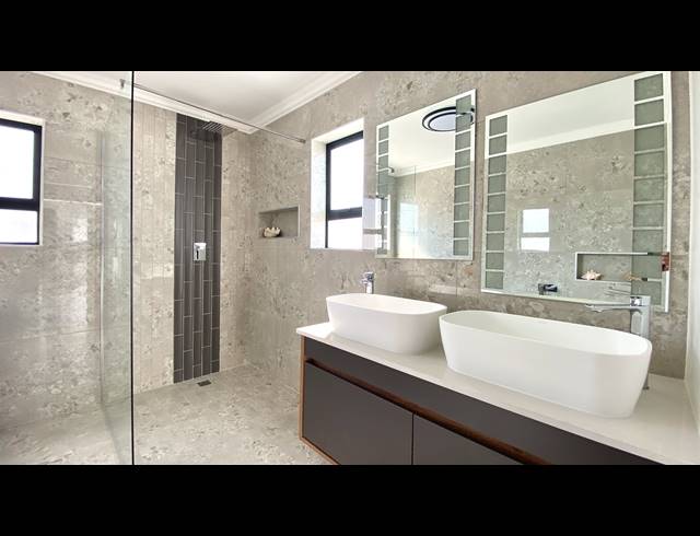 3 BEDROOM HOUSE FOR SALE IN BRITANNIA REEF ESTATE